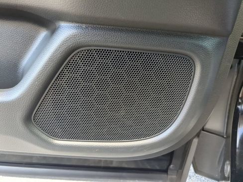 Used 2025 Honda Pilot EX-L image 18