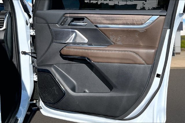 Certified 2026 GMC Acadia Denali Ultimate w/ LPO, Floor Liner Package AWD/4WD image 19