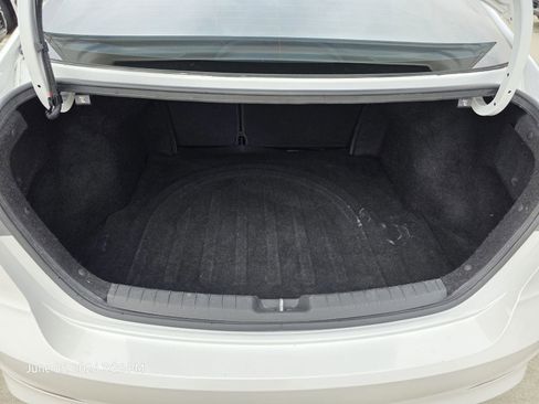Used 2018 Hyundai Elantra Value Edition FWD image 19