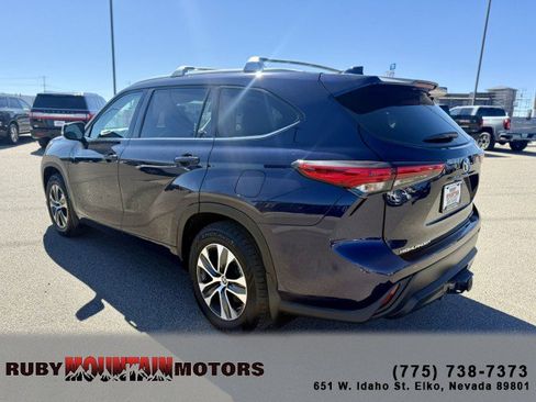 Used 2022 Toyota Highlander XLE image 5