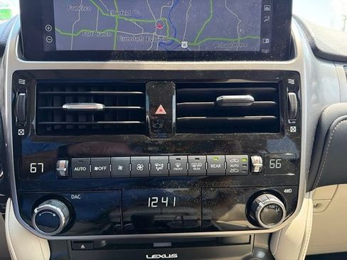 Used 2023 Lexus GX 460 Premium w/ Accessory Package AWD/4WD image 19