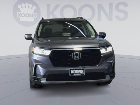 Used 2025 Honda Pilot Touring image 4