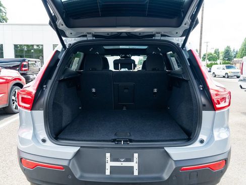 Used 2024 Volvo XC40 B5 Core AWD/4WD image 6