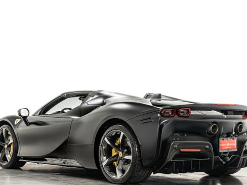 Used 2024 Ferrari SF90 Spider image 33