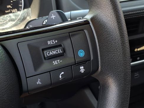 Used 2023 Nissan Rogue SV FWD image 38