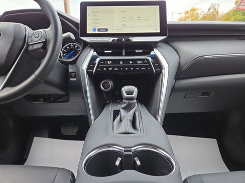 Used 2023 Toyota Venza XLE image 24