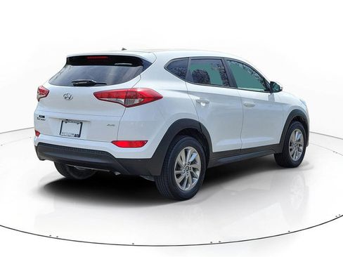Used 2018 Hyundai Tucson SE image 4