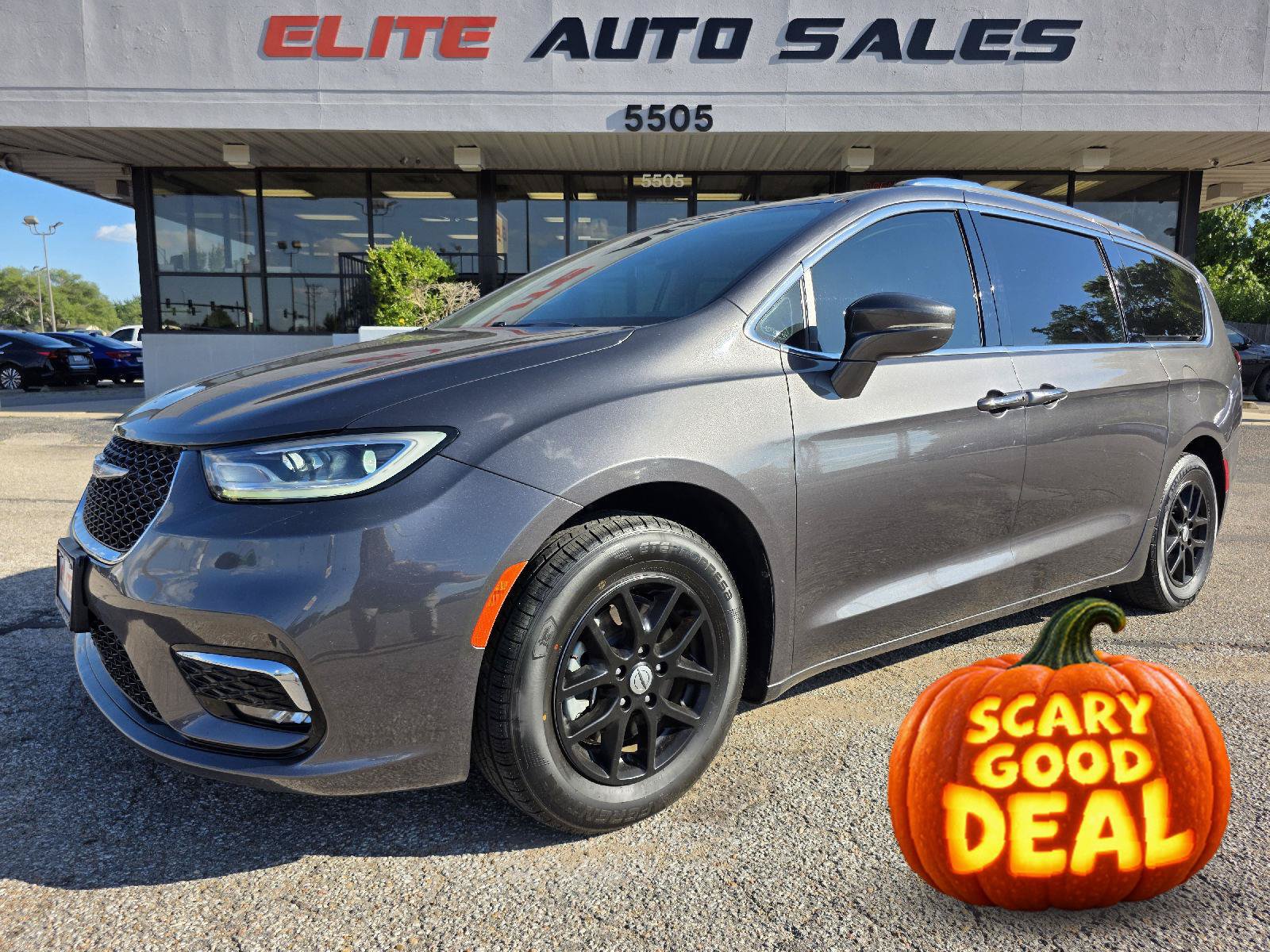 Used 2021 Chrysler Pacifica Touring-L FWD image 1