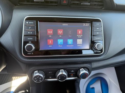 Used 2021 Nissan Kicks S image 17