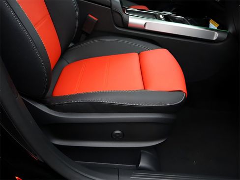 New 2026 Mercedes-Benz GLB 35 AMG 4MATIC image 13