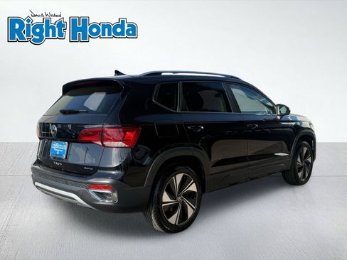 Used 2024 Volkswagen Taos SE AWD/4WD image 8
