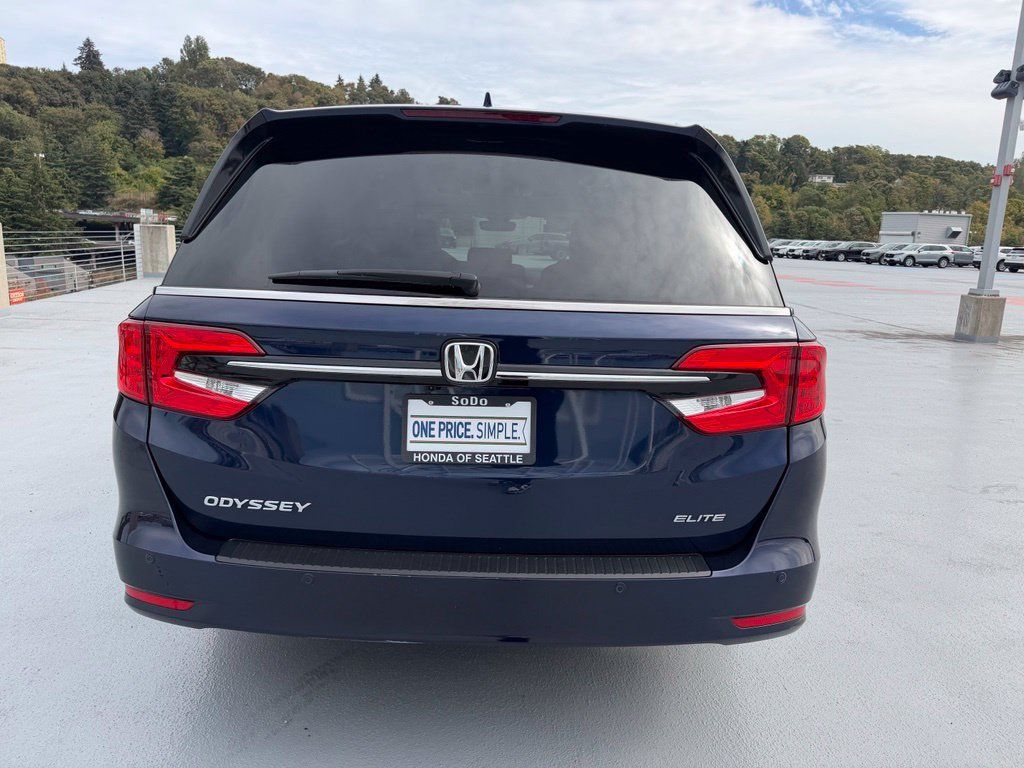 Used 2023 Honda Odyssey Elite image 4