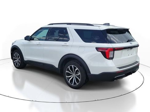 Certified 2025 Ford Explorer ST-Line RWD image 3