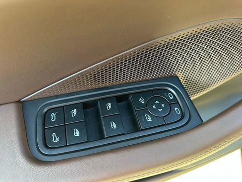 Certified 2025 Porsche Macan Electric image 21