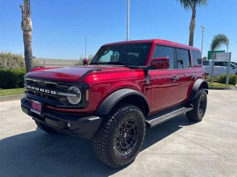New 2026 Ford Bronco Outer Banks w/ Sasquatch Package AWD/4WD image 1