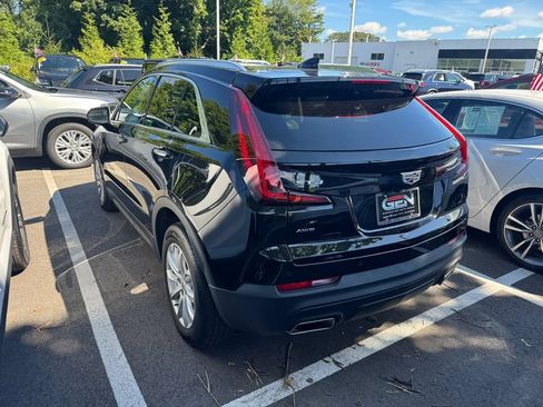 Used 2023 Cadillac XT4 Luxury w/ Cold Weather Package AWD/4WD image 6