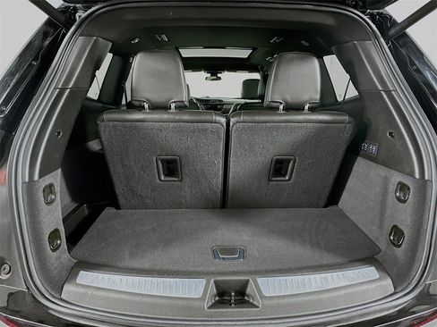 Used 2025 Cadillac XT6 Premium Luxury image 28