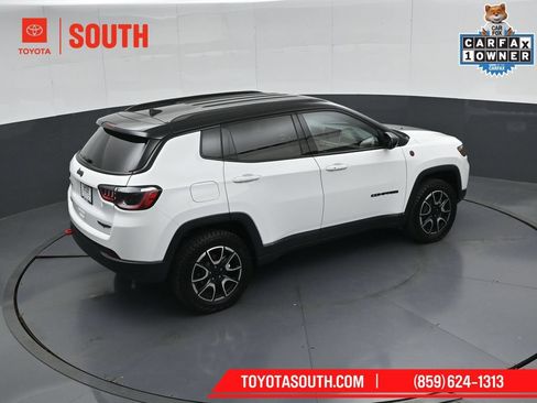 Used 2024 Jeep Compass Trailhawk AWD/4WD image 44