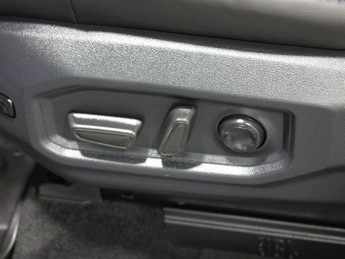 Used 2025 Toyota Sequoia Platinum AWD/4WD image 5