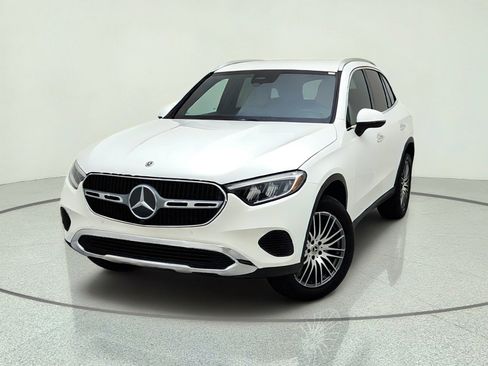 Used 2025 Mercedes-Benz GLC 300 image 2