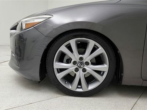 Used 2018 MAZDA MAZDA3 Touring image 9