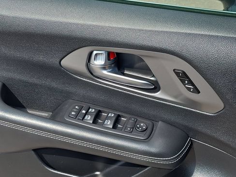 Used 2025 Chrysler Pacifica Select FWD image 30