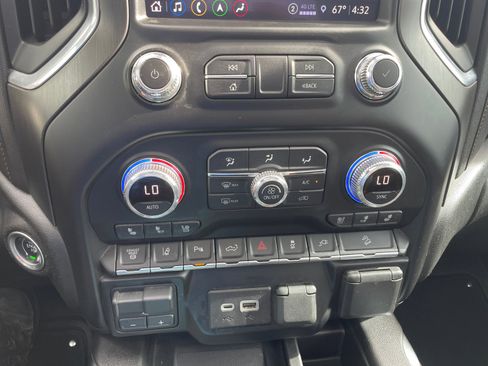 Used 2022 GMC Sierra 2500 AT4 w/ AT4 Premium Plus Package AWD/4WD image 25