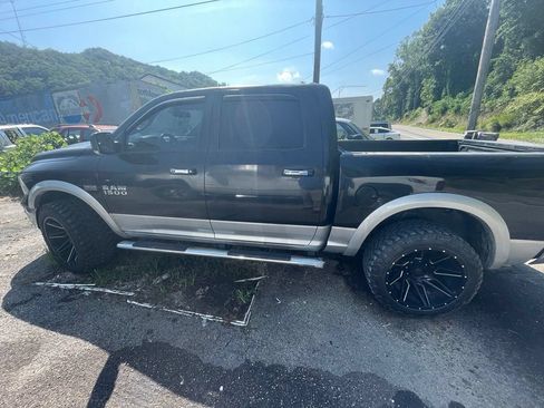 Used 2015 RAM 1500 Laramie AWD/4WD image 8