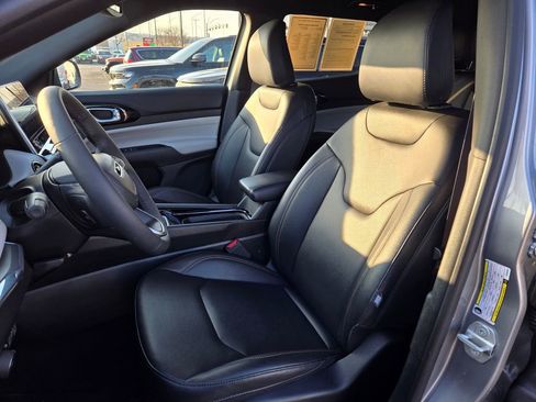 Used 2024 Jeep Compass Limited image 16