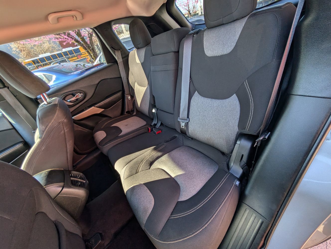 Used 2018 Jeep Cherokee Latitude FWD image 18