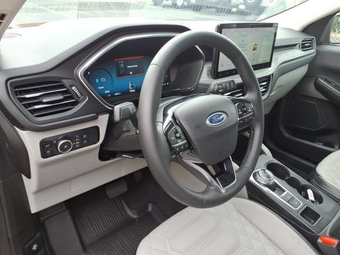 Used 2023 Ford Escape Platinum w/ Premium Technology Package AWD/4WD image 19