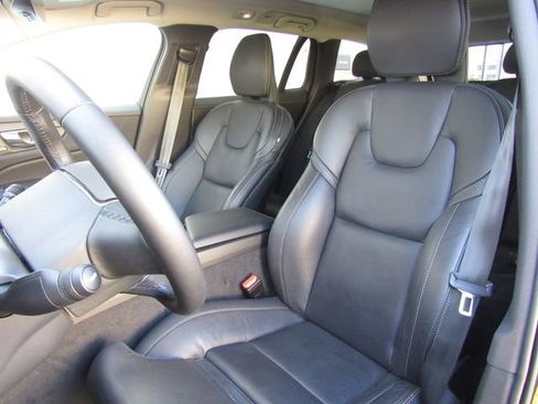 Used 2025 Volvo V60 B5 Cross Country Ultra w/ Protection Package Premier AWD/4WD image 11