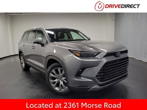 Used 2025 Toyota Grand Highlander AWD image 1