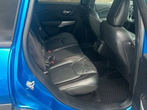 Used 2017 Jeep Cherokee Trailhawk AWD/4WD image 26