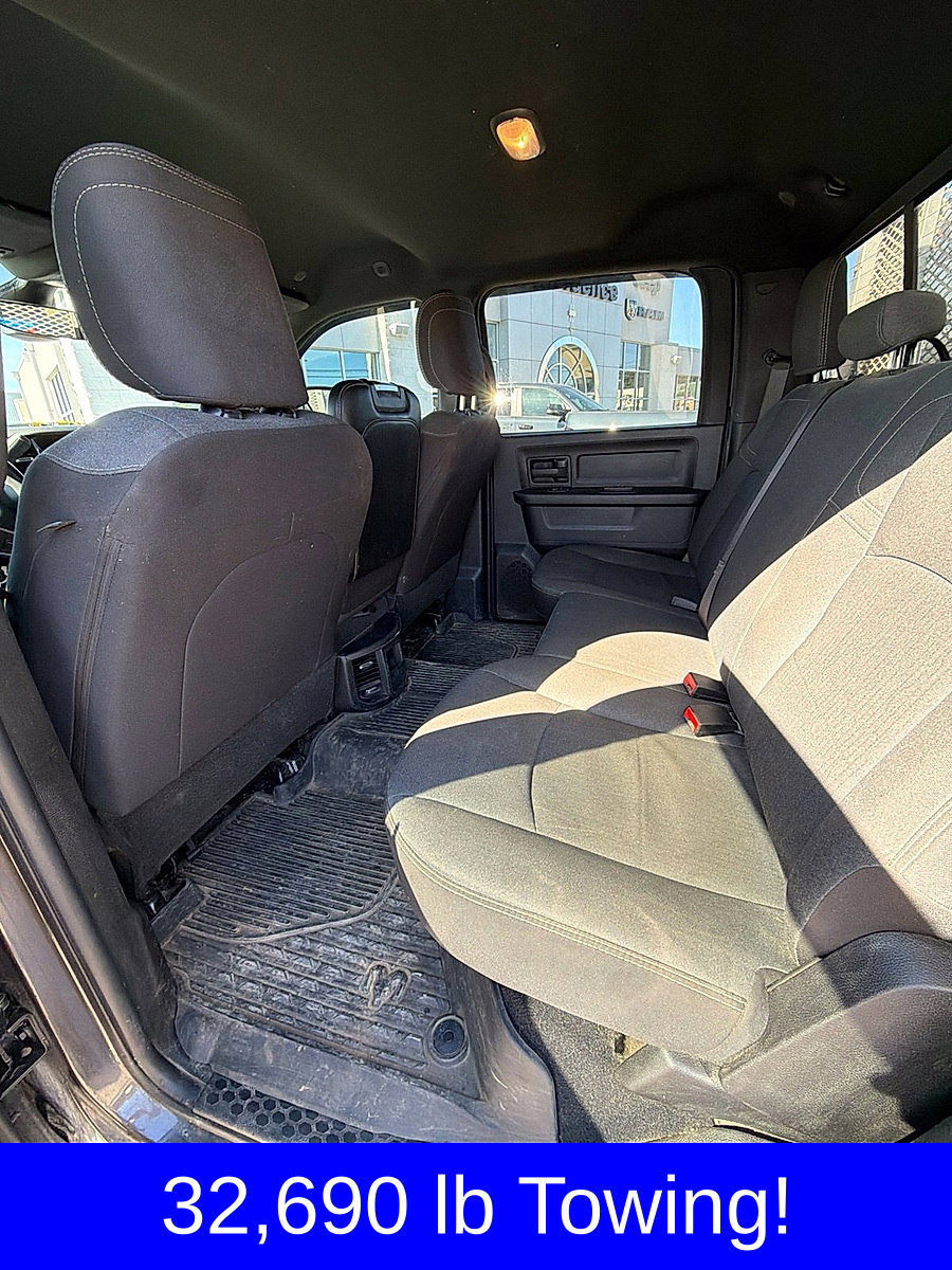 Used 2024 RAM 3500 Tradesman w/ Chrome Appearance Group AWD/4WD image 3
