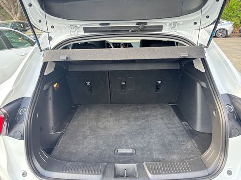 Used 2025 Chevrolet Trax LT FWD image 32
