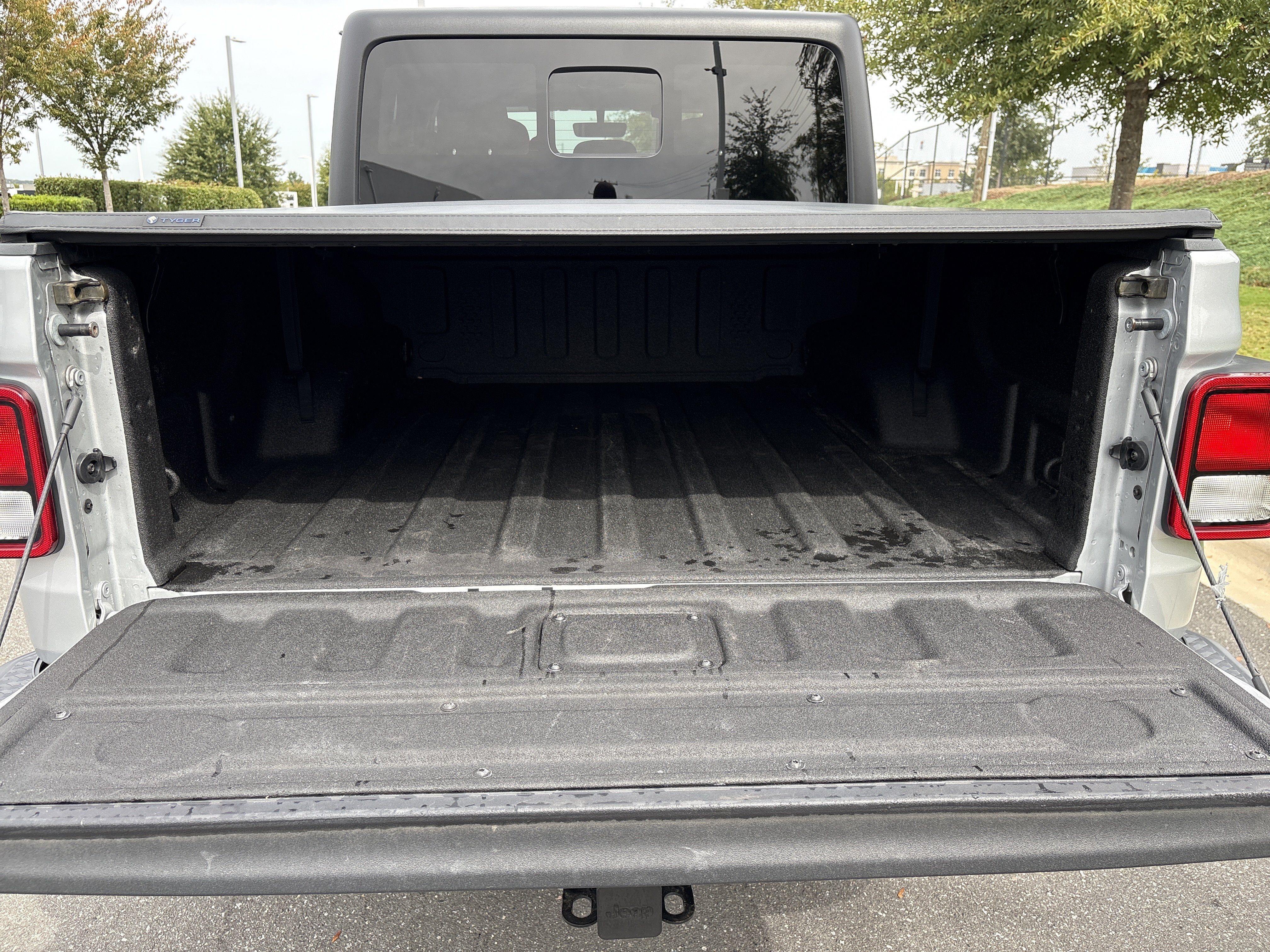 Used 2023 Jeep Gladiator Mojave w/ Cold Weather Group AWD/4WD image 33