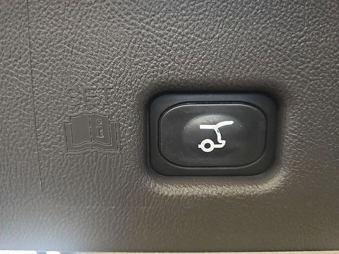 Used 2023 Lincoln Nautilus AWD w/ Premium Package image 31