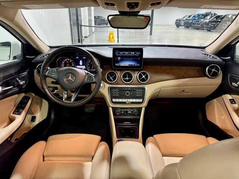 Used 2020 Mercedes-Benz GLA 250 4MATIC w/ Premium Package image 15