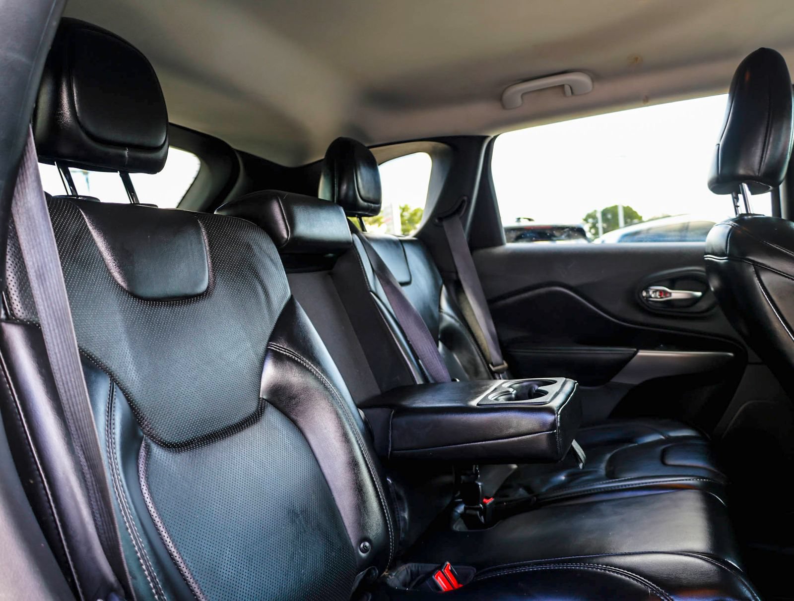 Used 2019 Jeep Cherokee Limited AWD/4WD image 8