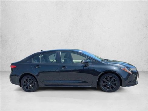 Used 2022 Toyota Corolla LE FWD image 4