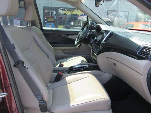 Used 2018 Honda Pilot Touring image 15