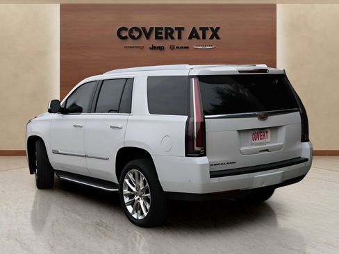 Used 2019 Cadillac Escalade Luxury RWD image 3