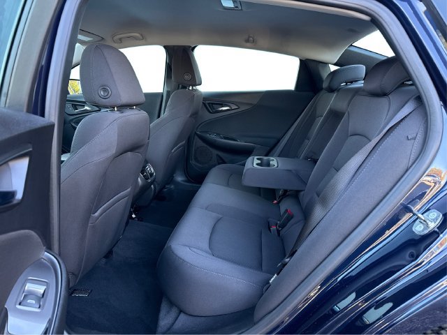 Used 2017 Chevrolet Malibu LT FWD image 11