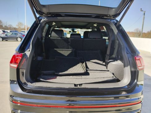 Used 2024 Volkswagen Tiguan SE R-Line image 17