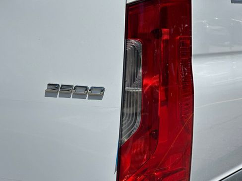 Used 2022 Mercedes-Benz Sprinter 2500 image 12