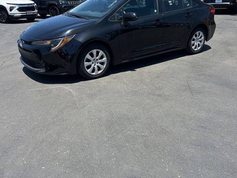 Used 2025 Toyota Corolla LE FWD image 1