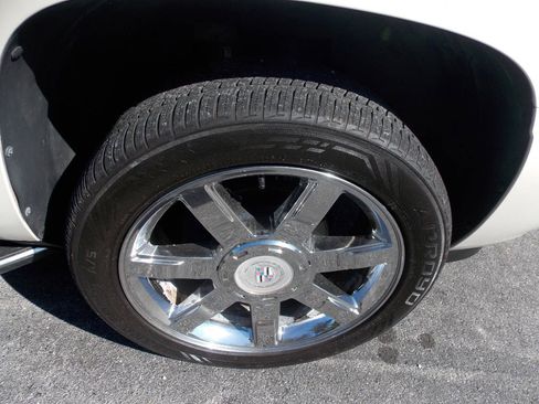 Used 2007 Cadillac Escalade 2WD w/ Information Package image 25