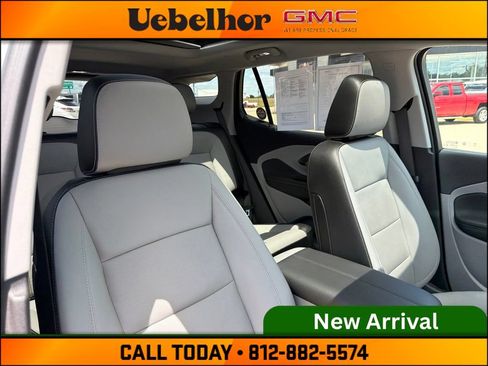 Used 2023 GMC Terrain SLT FWD image 4