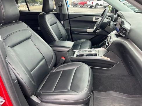 Used 2024 Ford Explorer XLT w/ Equipment Group 202A AWD/4WD image 16